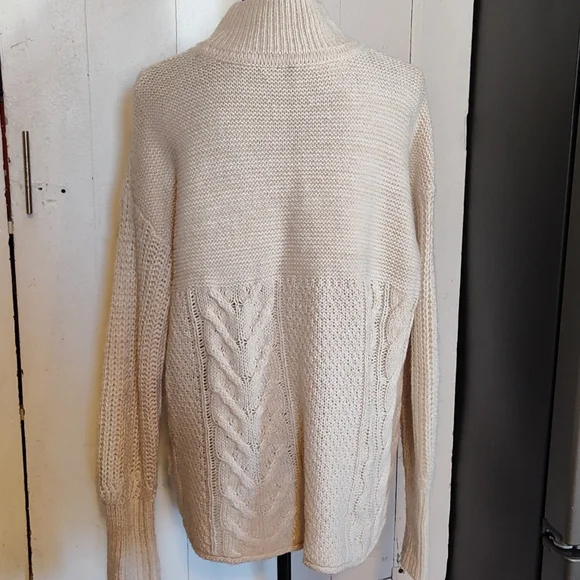 Simply Vera Vera Wang sweater - Picture 3 of 4